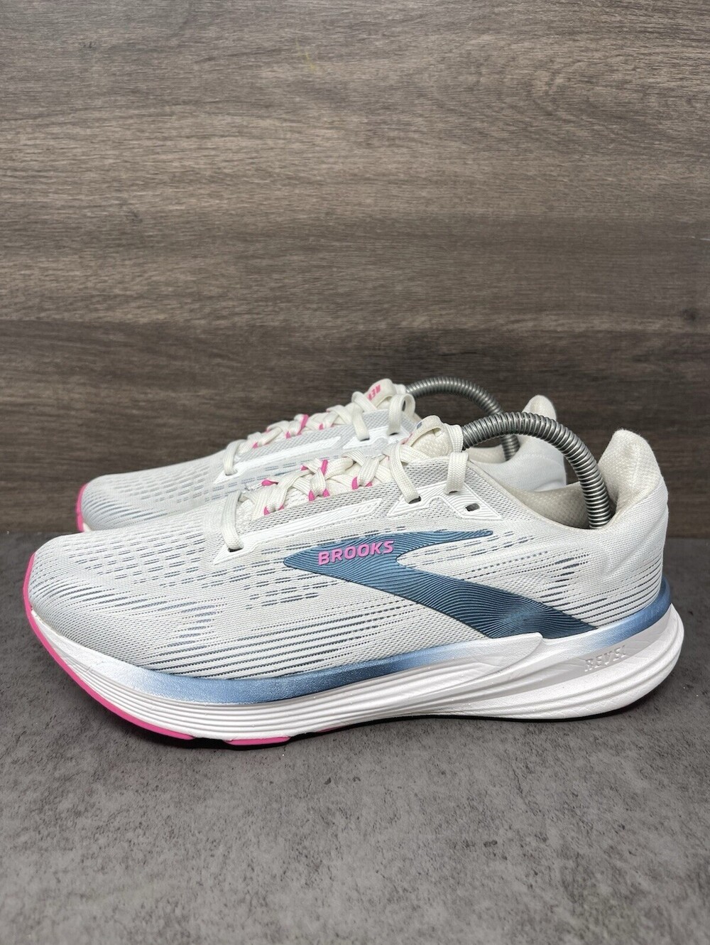 Brooks Revel 8 White Moonlight Pink Size 9 Womens Running Shoes Sneakers